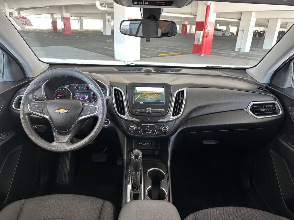 Chevrolet Equinox Vehicle Full-screen Gallery Image 10