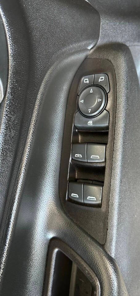 Chevrolet Equinox Vehicle Full-screen Gallery Image 14