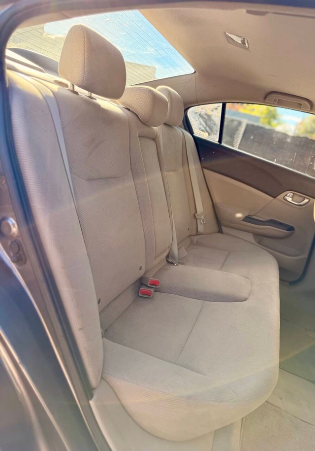 Honda Civic Sedan Vehicle Full-screen Gallery Image 13