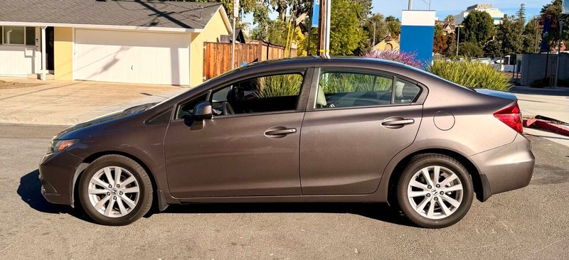 Honda Civic Sedan Vehicle Full-screen Gallery Image 04