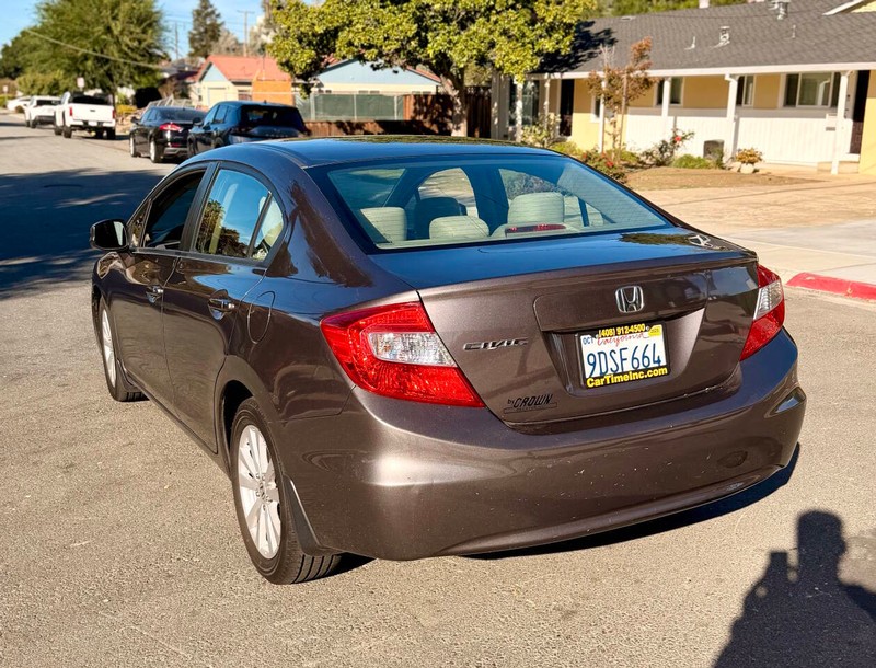 Honda Civic Sedan Vehicle Full-screen Gallery Image 06