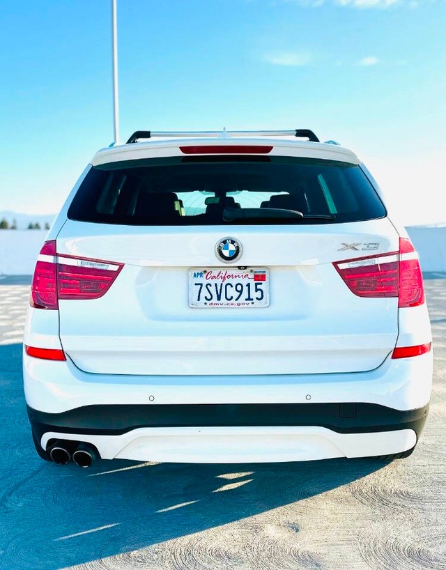 BMW X3 Vehicle Full-screen Gallery Image 04