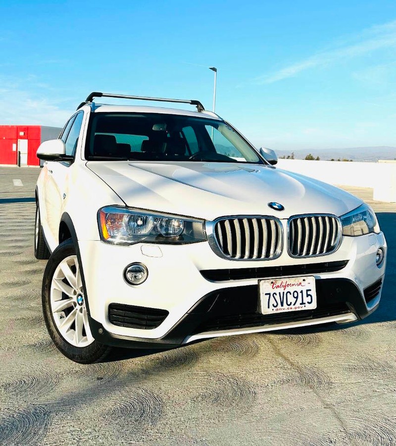 BMW X3 Vehicle Full-screen Gallery Image 03