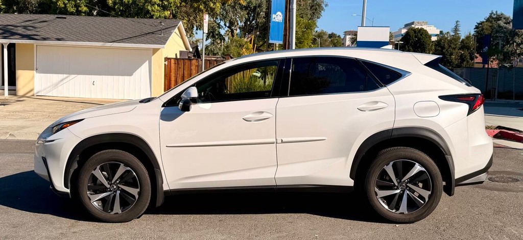 Lexus NX Vehicle Full-screen Gallery Image 02