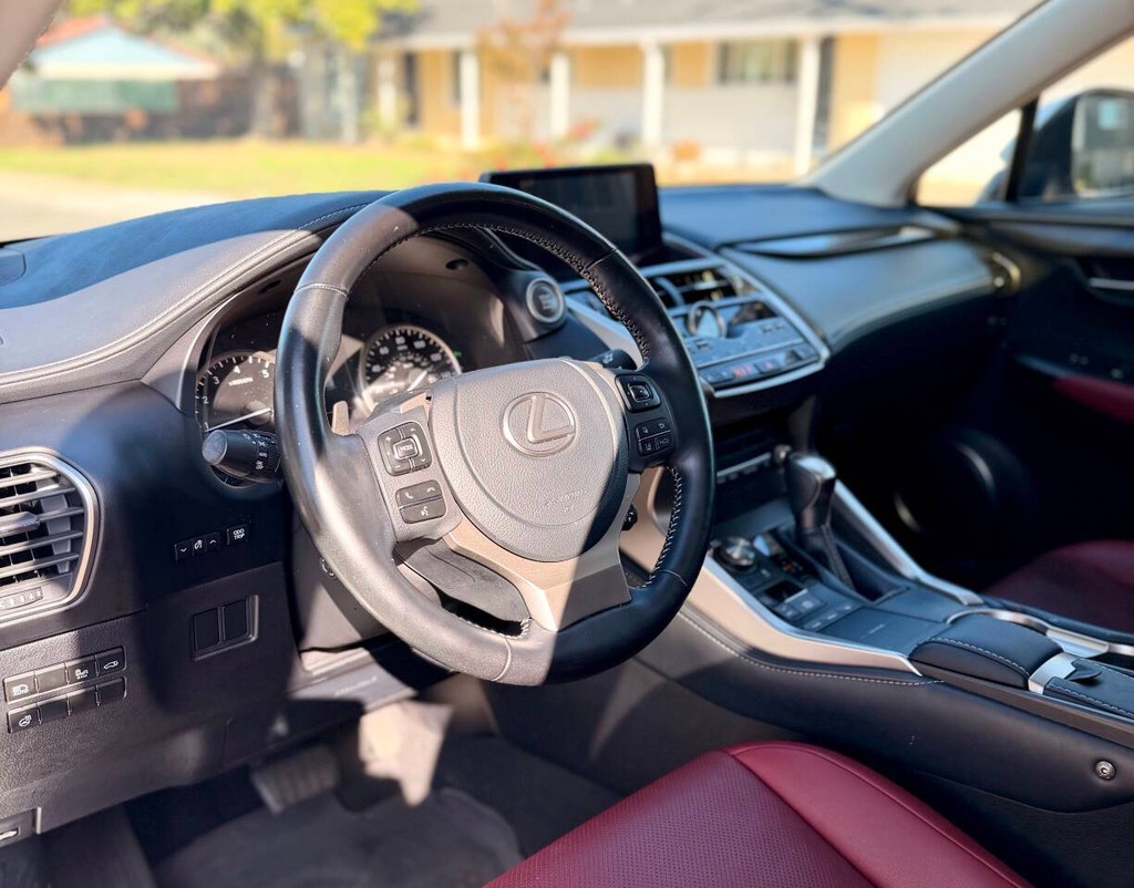 Lexus NX Vehicle Full-screen Gallery Image 08