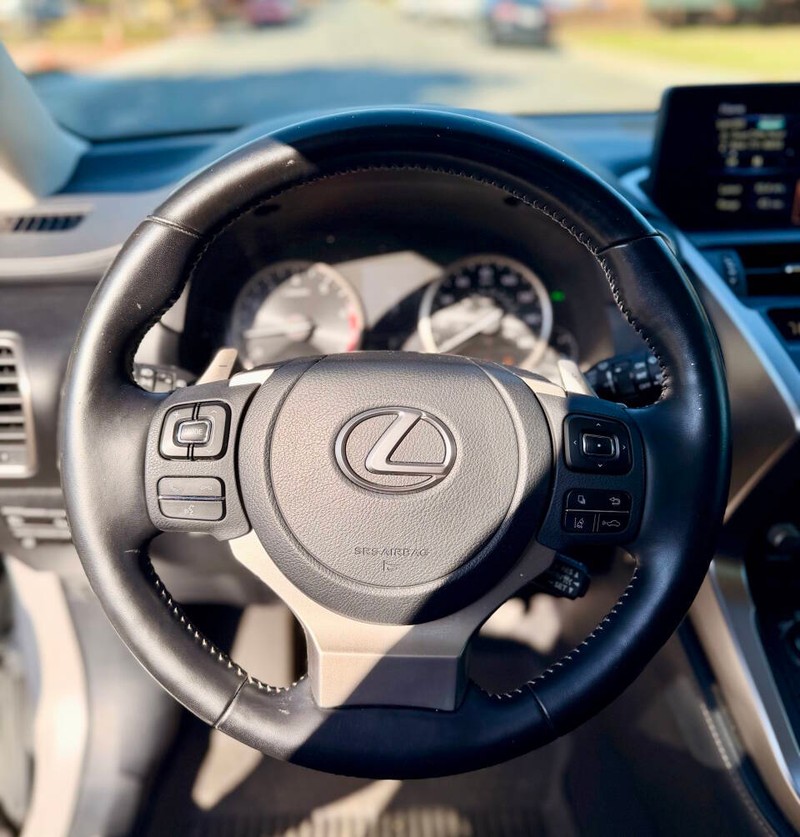 Lexus NX Vehicle Full-screen Gallery Image 09