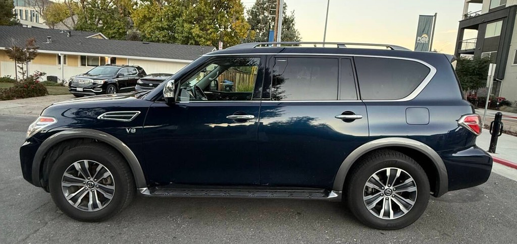 Nissan Armada Vehicle Full-screen Gallery Image 02