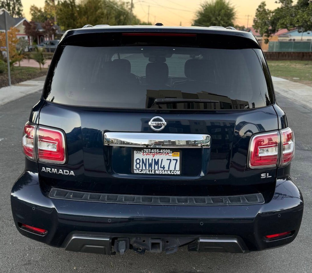 Nissan Armada Vehicle Full-screen Gallery Image 05