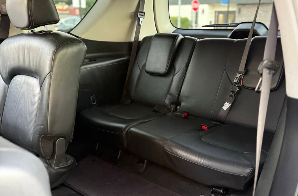 Nissan Armada Vehicle Full-screen Gallery Image 15