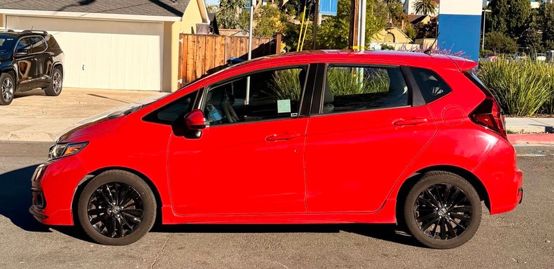 Honda Fit Vehicle Full-screen Gallery Image 04