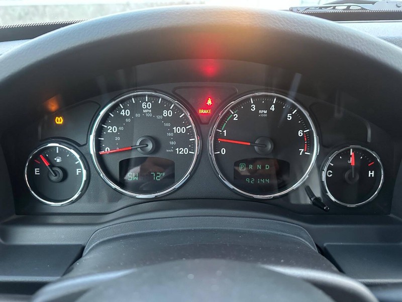 Jeep Liberty Vehicle Full-screen Gallery Image 11