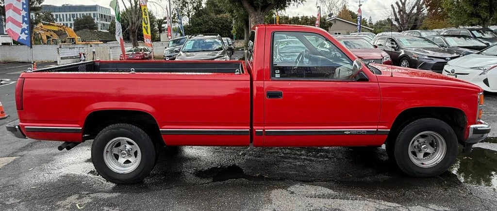 Chevrolet C/K 1500 Series Vehicle Full-screen Gallery Image 03