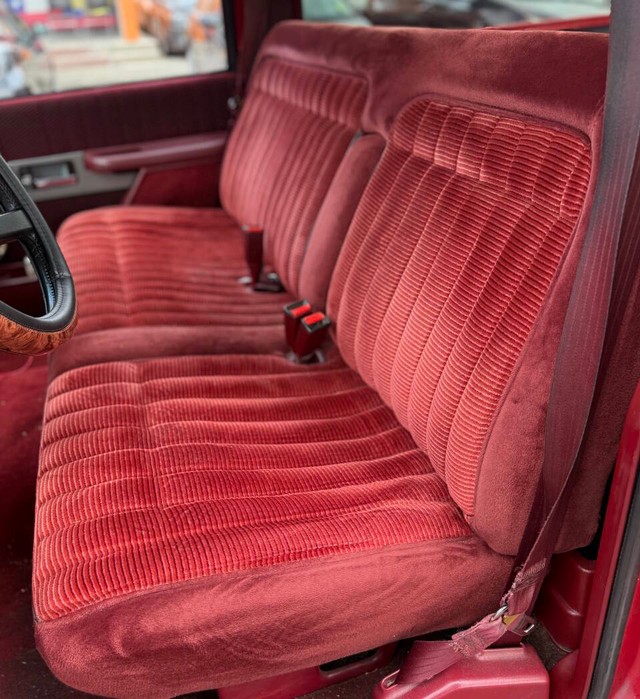 Chevrolet C/K 1500 Series Vehicle Full-screen Gallery Image 11