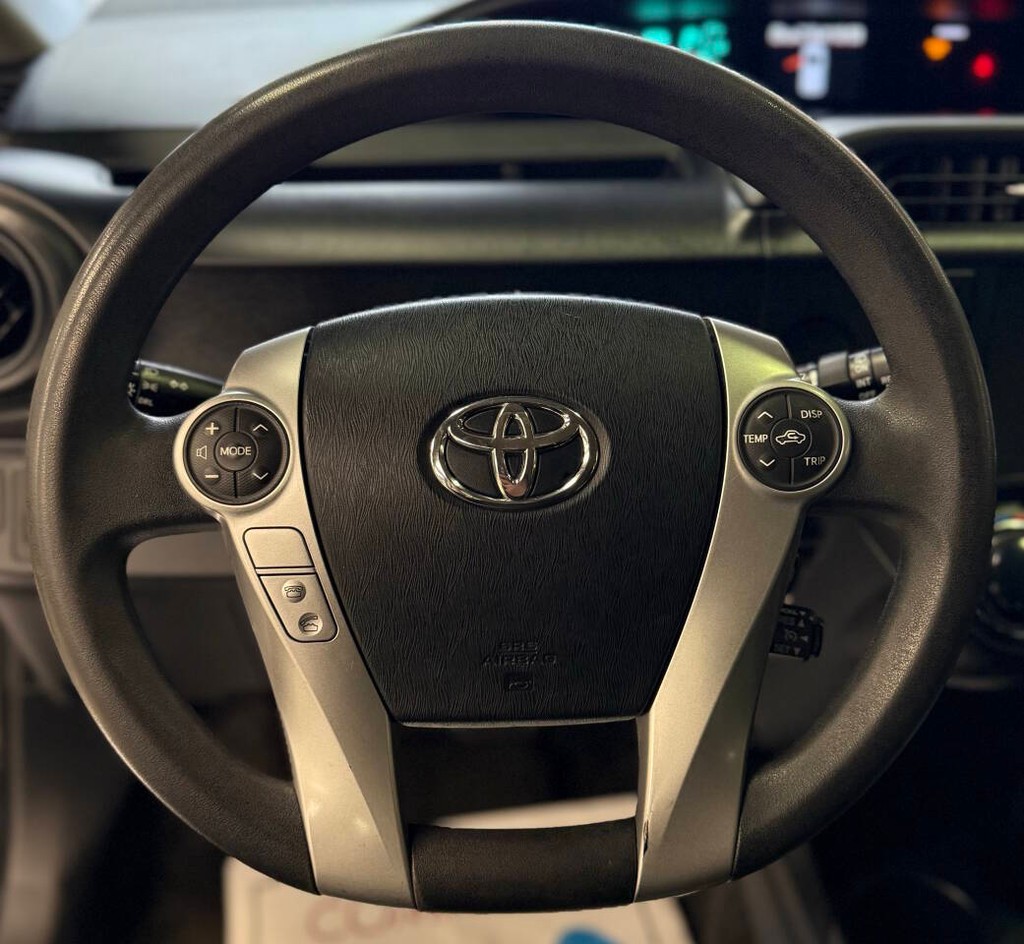 Toyota Prius c Vehicle Full-screen Gallery Image 11