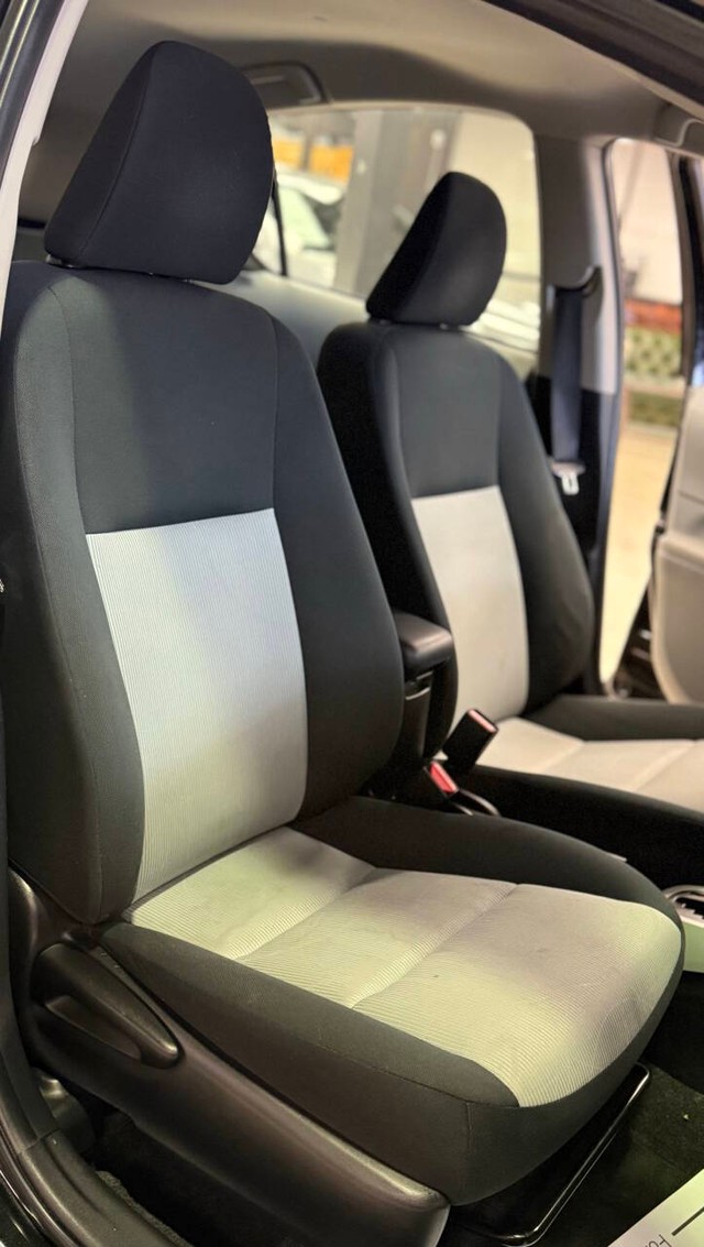 Toyota Prius c Vehicle Full-screen Gallery Image 11