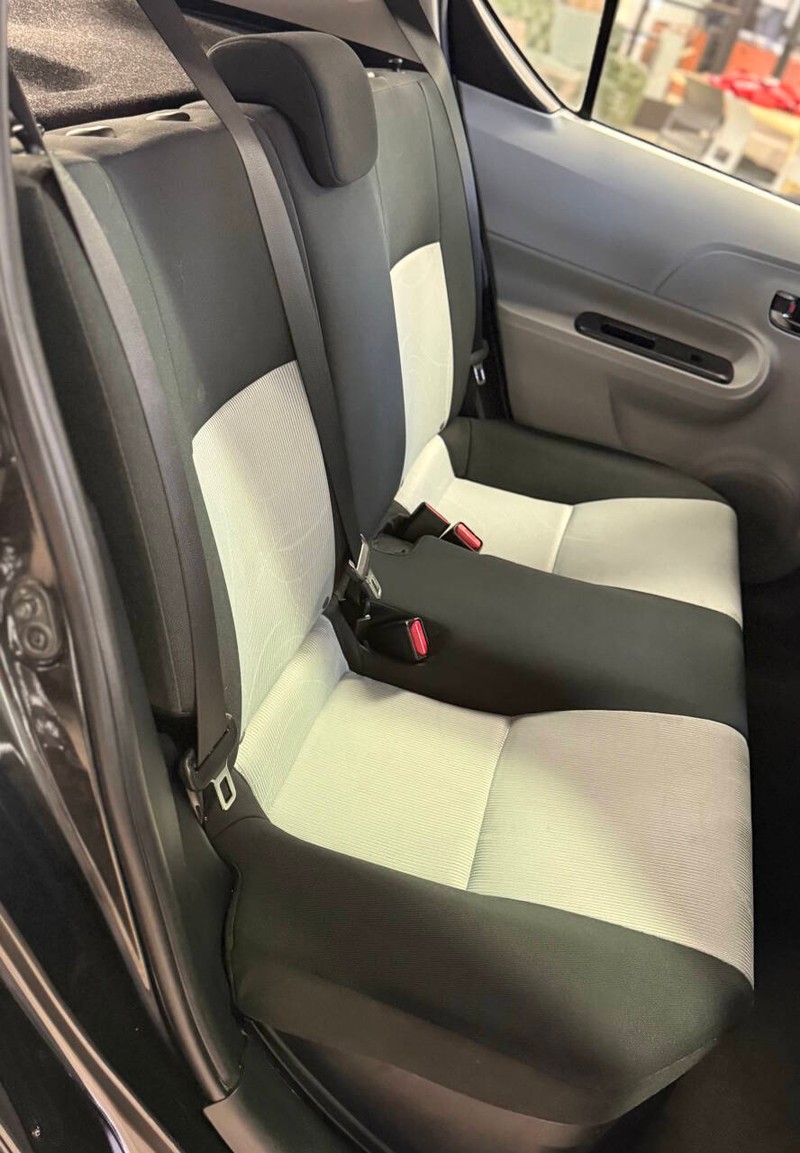 Toyota Prius c Vehicle Full-screen Gallery Image 14