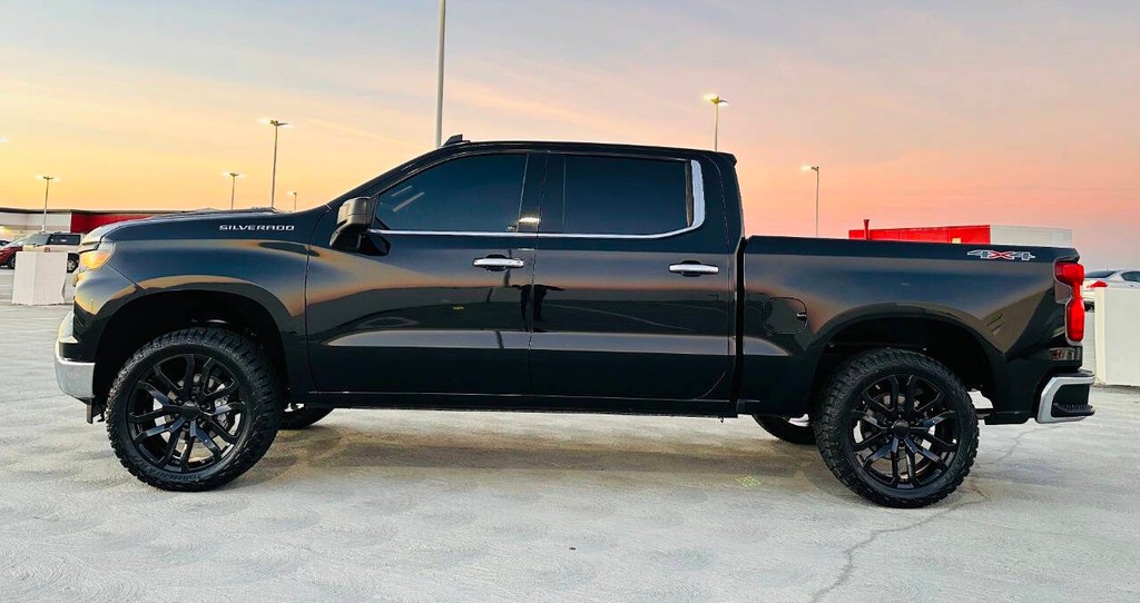 Chevrolet Silverado 1500 Vehicle Full-screen Gallery Image 04