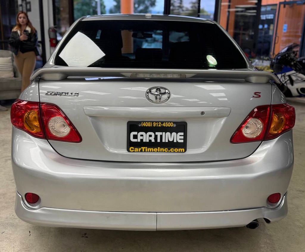 Toyota Corolla Vehicle Full-screen Gallery Image 04