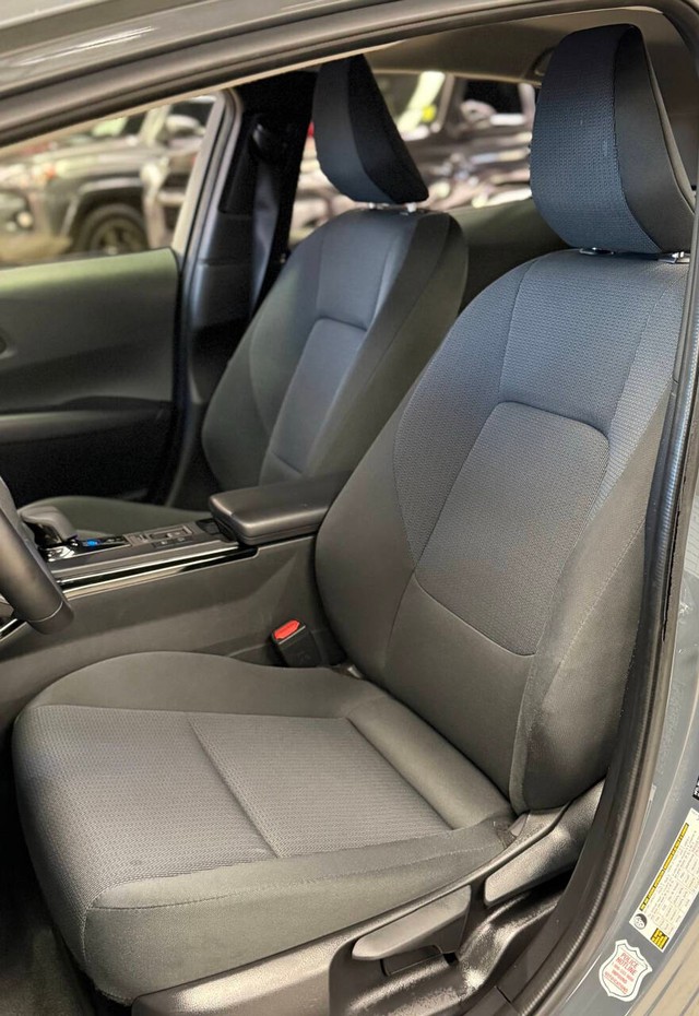 Toyota Prius Vehicle Full-screen Gallery Image 11