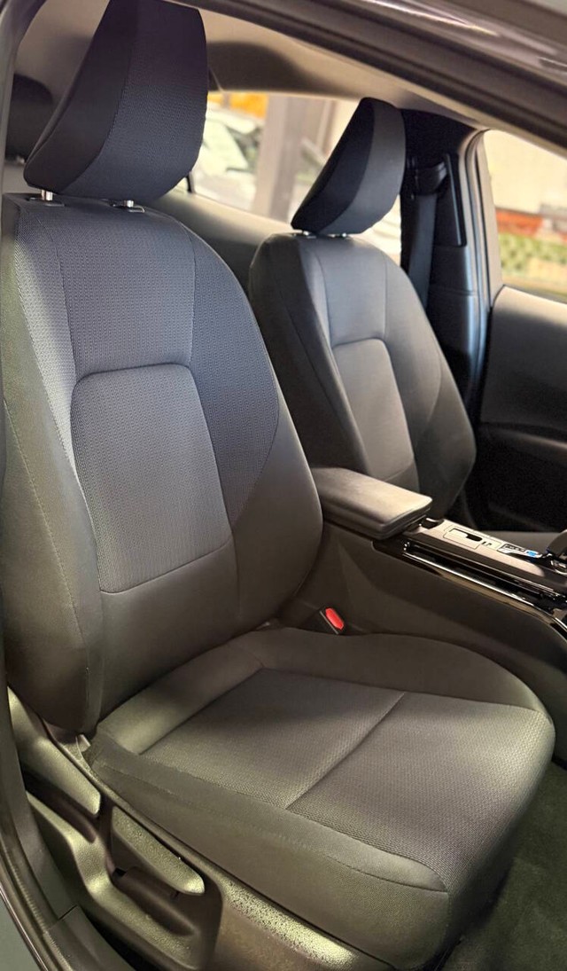 Toyota Prius Vehicle Full-screen Gallery Image 12