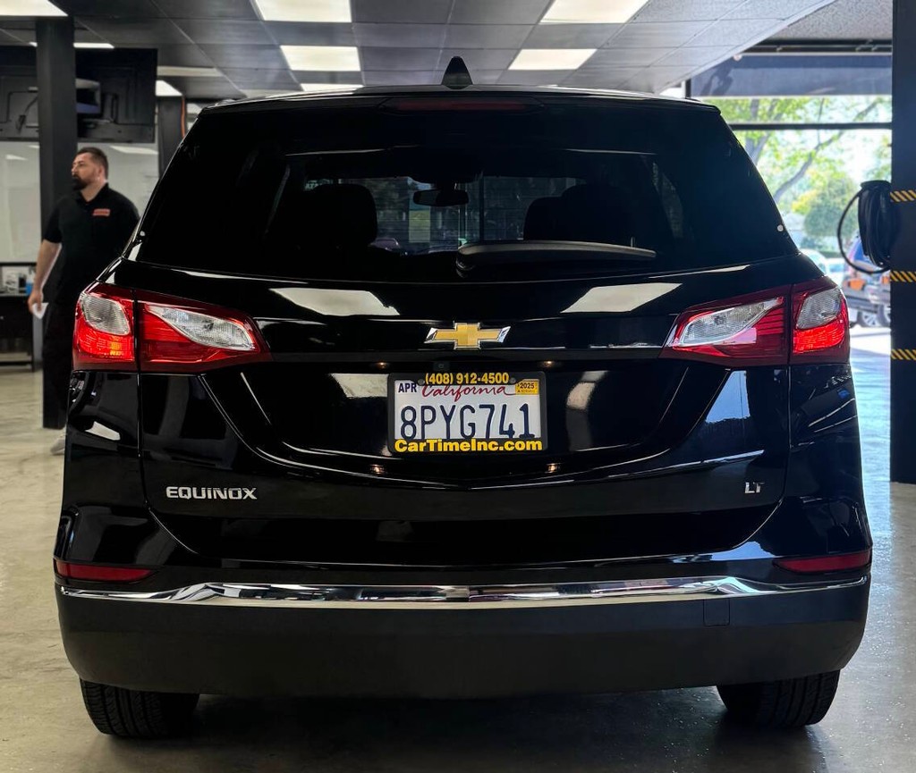 Chevrolet Equinox Vehicle Full-screen Gallery Image 11