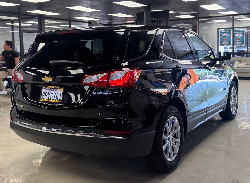 Chevrolet Equinox Vehicle Full-screen Gallery Image 12