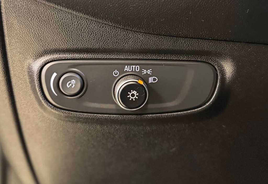 Chevrolet Equinox Vehicle Full-screen Gallery Image 15