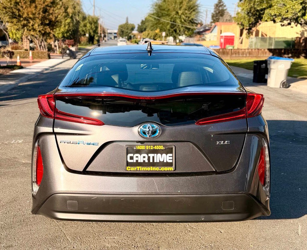 Toyota Prius Prime Vehicle Full-screen Gallery Image 07