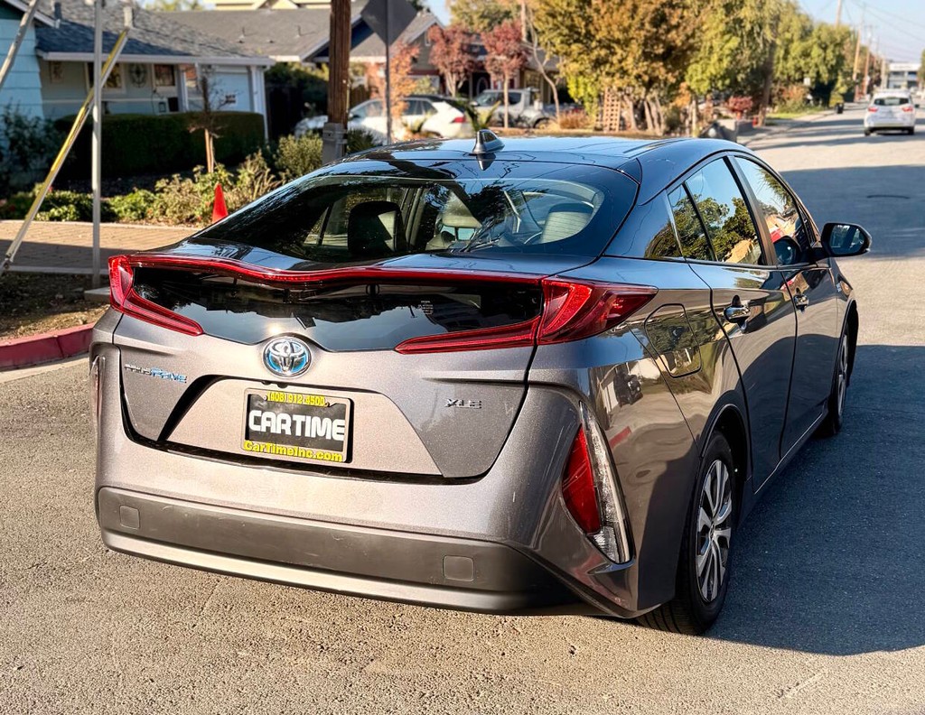 Toyota Prius Prime Vehicle Full-screen Gallery Image 08