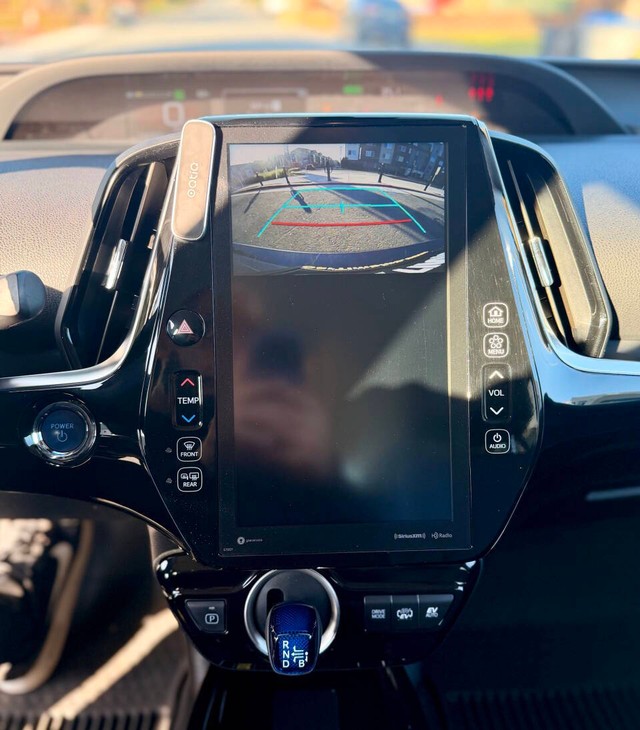 Toyota Prius Prime Vehicle Full-screen Gallery Image 13