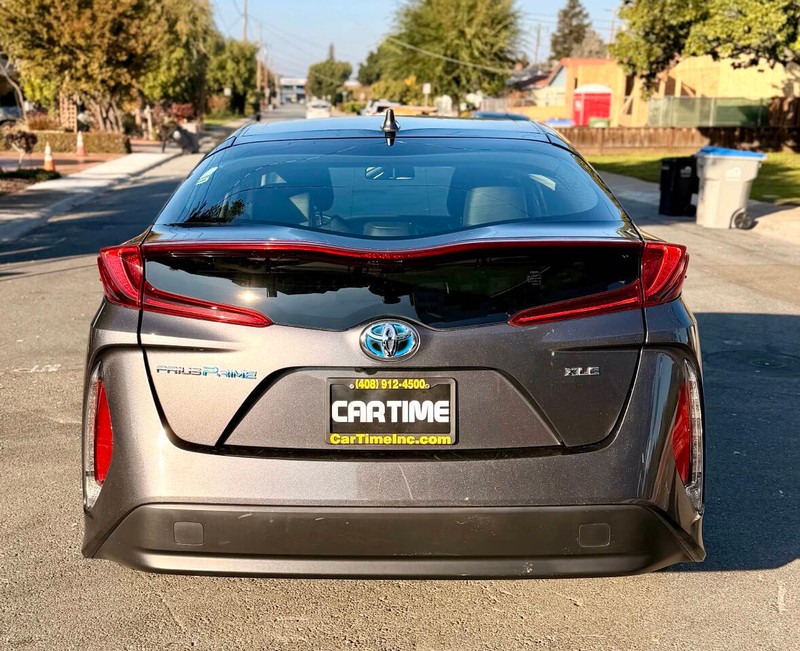Toyota Prius Prime Vehicle Full-screen Gallery Image 07