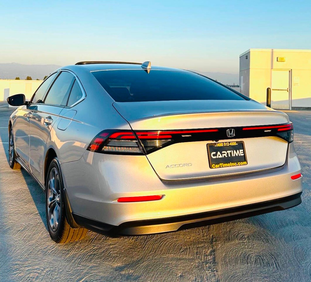 Honda Accord Vehicle Full-screen Gallery Image 03