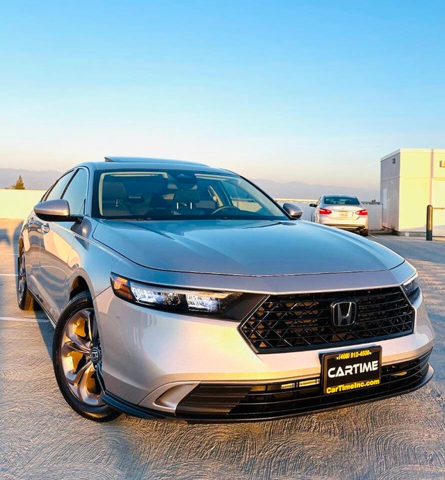 Honda Accord Sedan Vehicle Full-screen Gallery Image 03