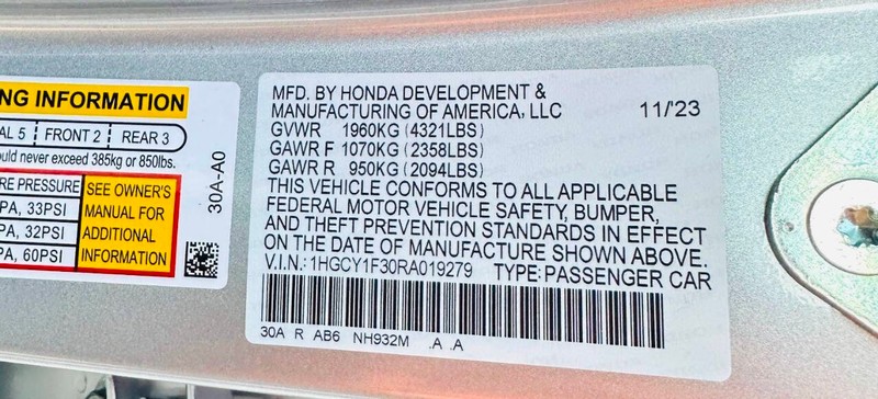 Honda Accord Sedan Vehicle Full-screen Gallery Image 19