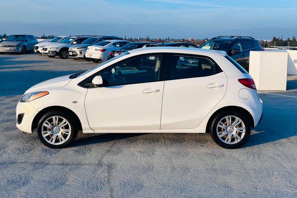 Mazda Mazda2 Vehicle Full-screen Gallery Image 05