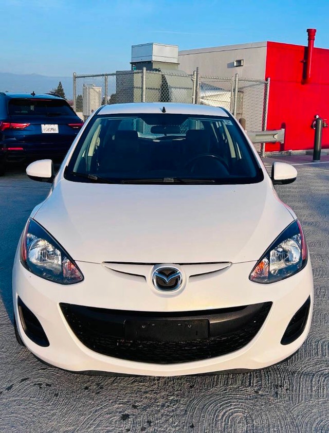 Mazda Mazda2 Vehicle Full-screen Gallery Image 02