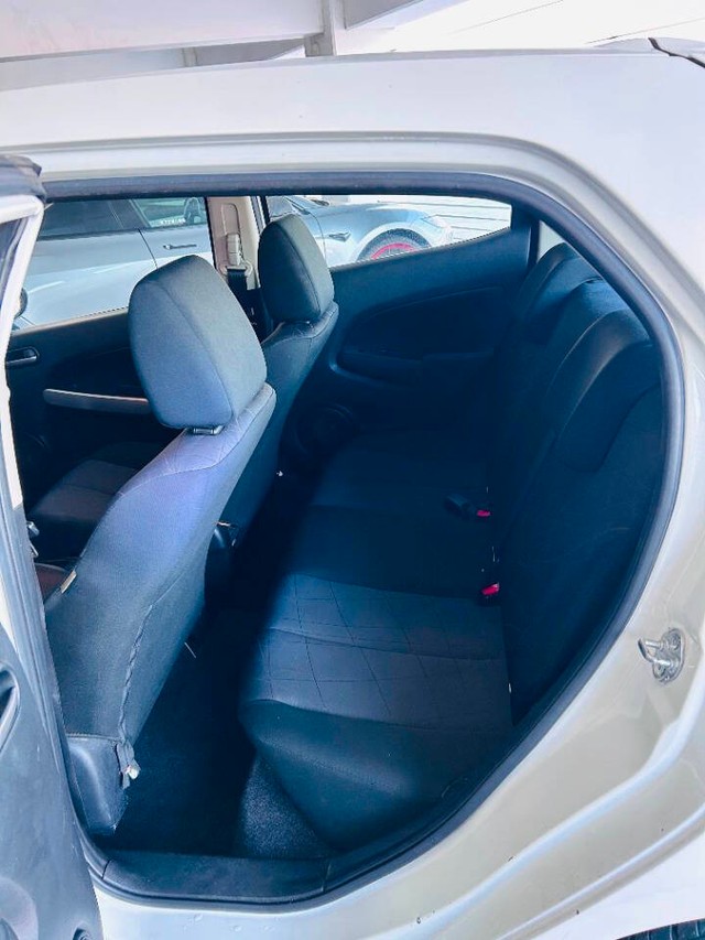 Mazda MAZDA2 Vehicle Full-screen Gallery Image 14