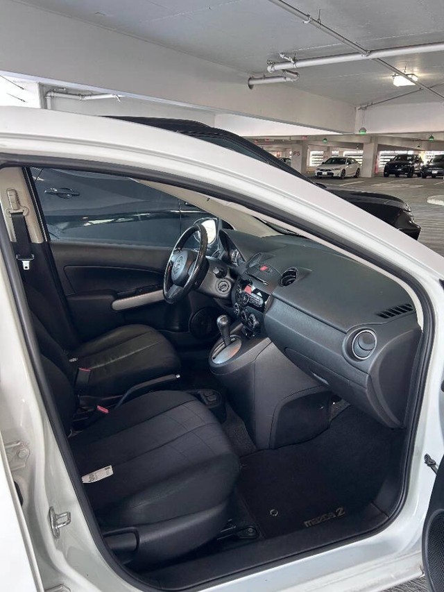 Mazda Mazda2 Vehicle Full-screen Gallery Image 19