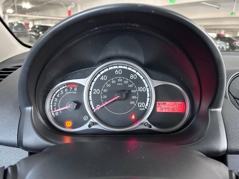 Mazda Mazda2 Vehicle Full-screen Gallery Image 12