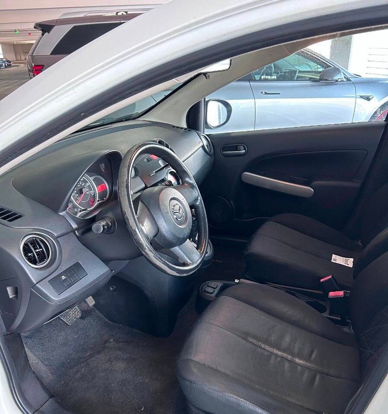 Mazda Mazda2 Vehicle Full-screen Gallery Image 15