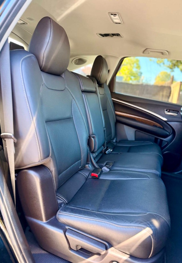 Acura MDX Vehicle Full-screen Gallery Image 14