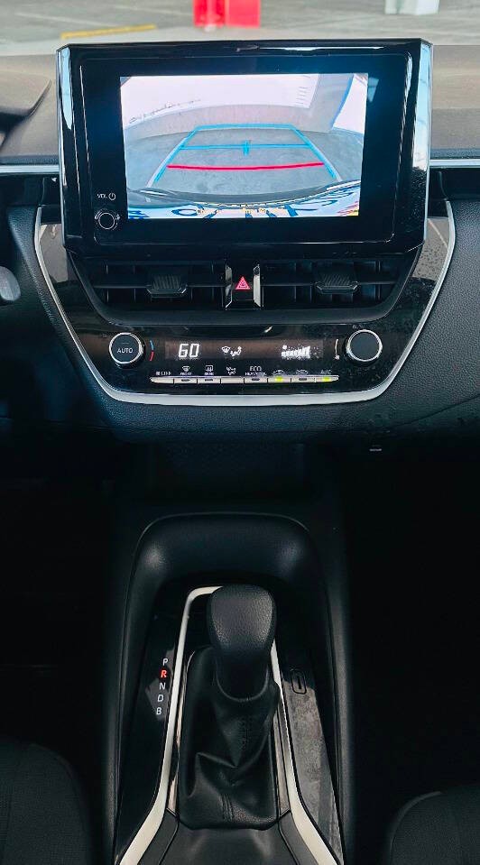 Toyota Corolla Vehicle Full-screen Gallery Image 09