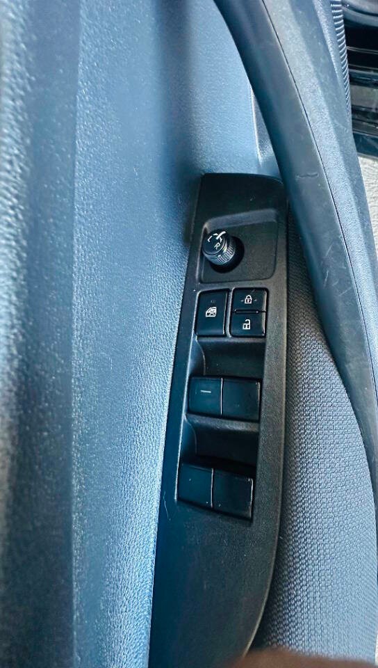 Toyota Corolla Vehicle Full-screen Gallery Image 14