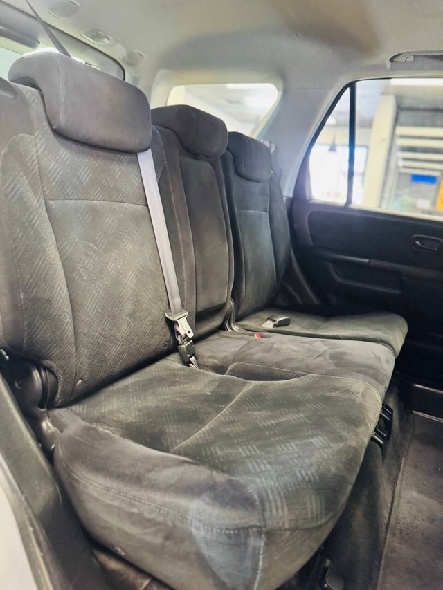 Honda CR-V Vehicle Full-screen Gallery Image 12