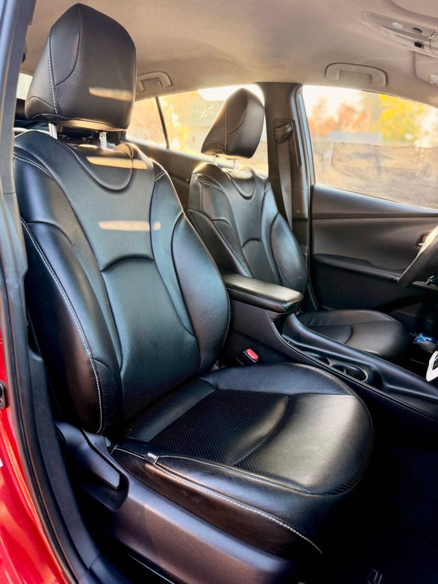 Toyota Prius Vehicle Full-screen Gallery Image 13