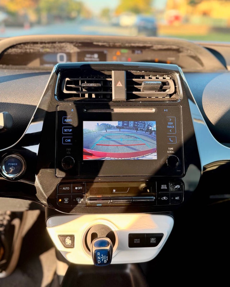 Toyota Prius Vehicle Full-screen Gallery Image 11