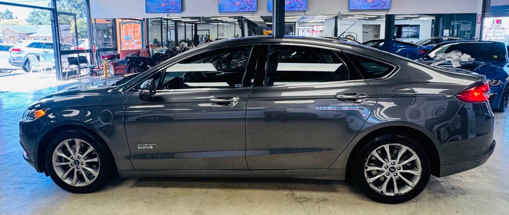 Ford Fusion Energi Vehicle Full-screen Gallery Image 02