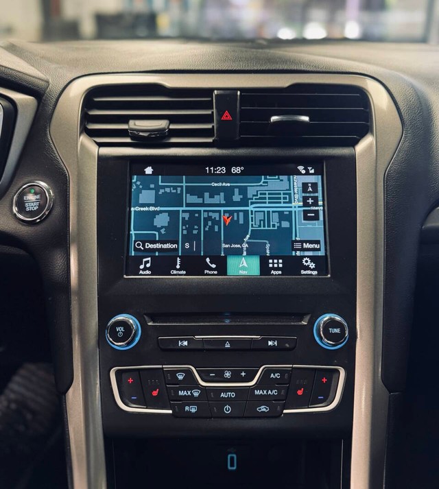 Ford Fusion Energi Vehicle Full-screen Gallery Image 09