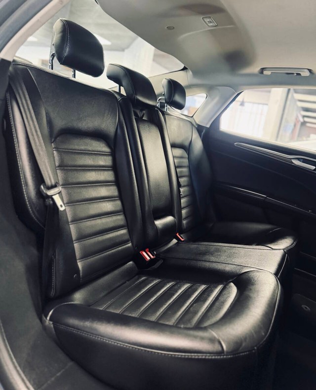 Ford Fusion Energi Vehicle Full-screen Gallery Image 14