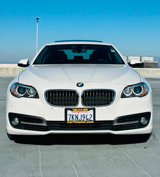 BMW 5 Series Vehicle Full-screen Gallery Image 02